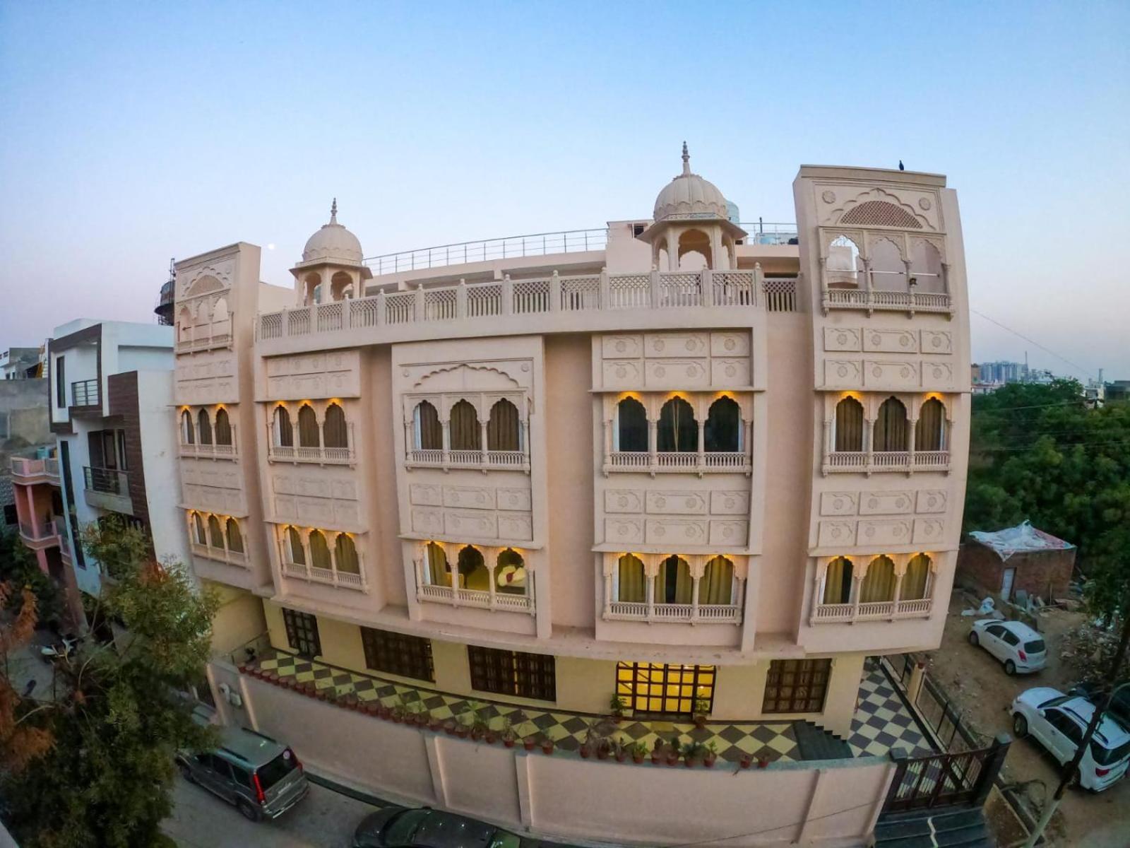 Отель The Taj Vista Agra- Walking Distance To Taj Mahal Агра Экстерьер фото