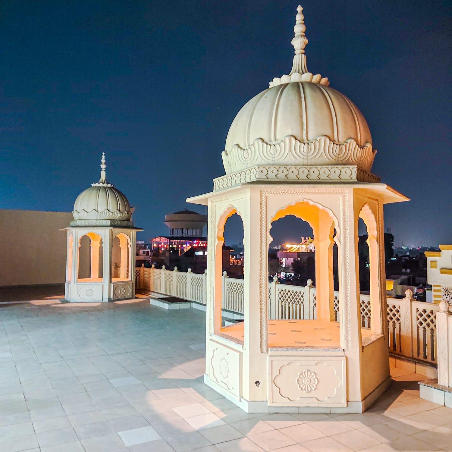 Отель The Taj Vista Agra- Walking Distance To Taj Mahal Агра Экстерьер фото